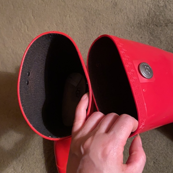UGG red rain boot - Picture 8 of 8